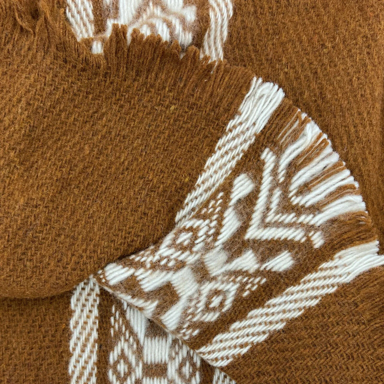 🦙 Llama wool light brown diamond poncho