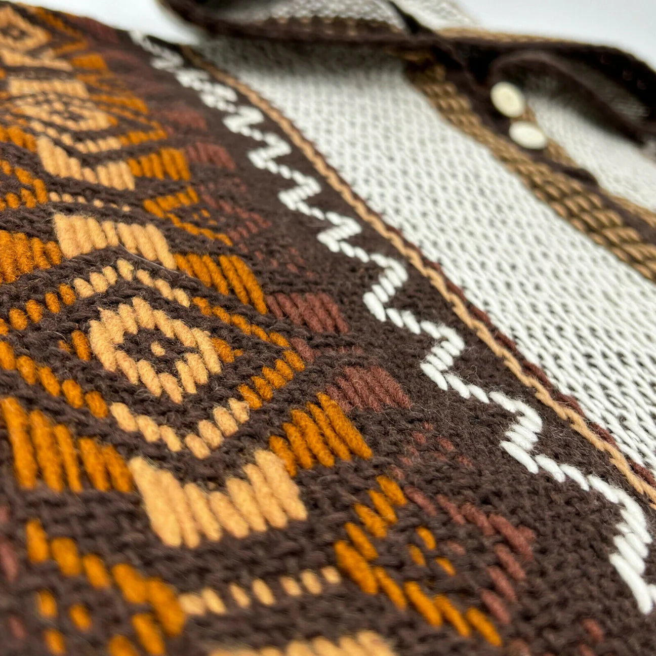 🦙 Llama wool dark brown with diamond pattern