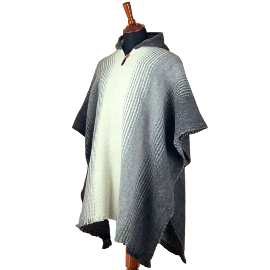 🦙 Llama wool grey & white poncho